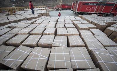 村主任刘强东新年送温暖 500万年货惠及全村